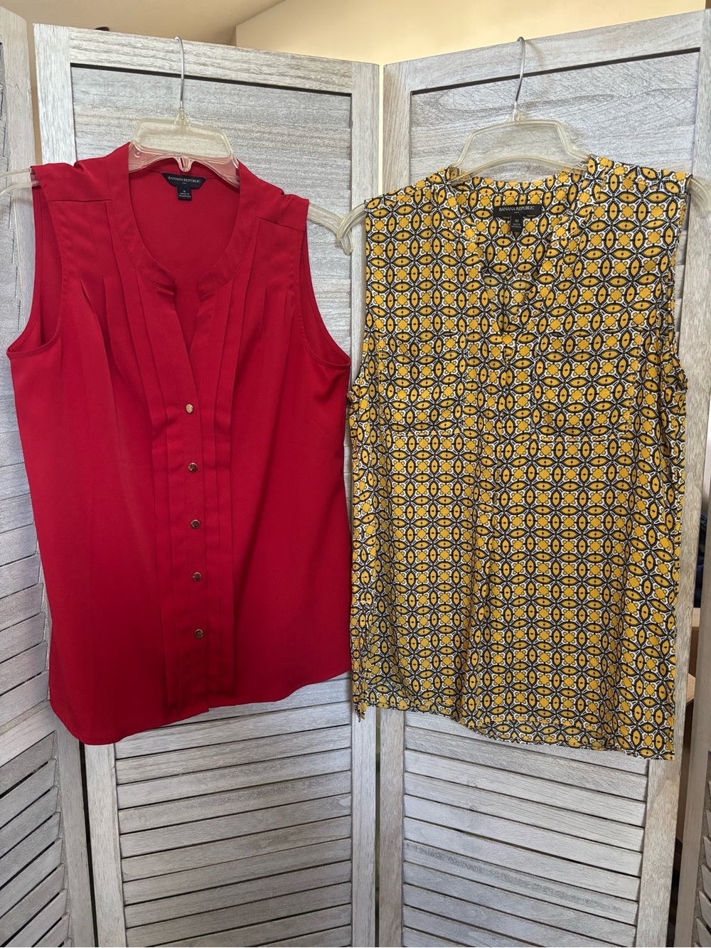 SET of 2 Banana Republic Sleeveless Tops Yellow/Black Geometric & Rustic Red SZM